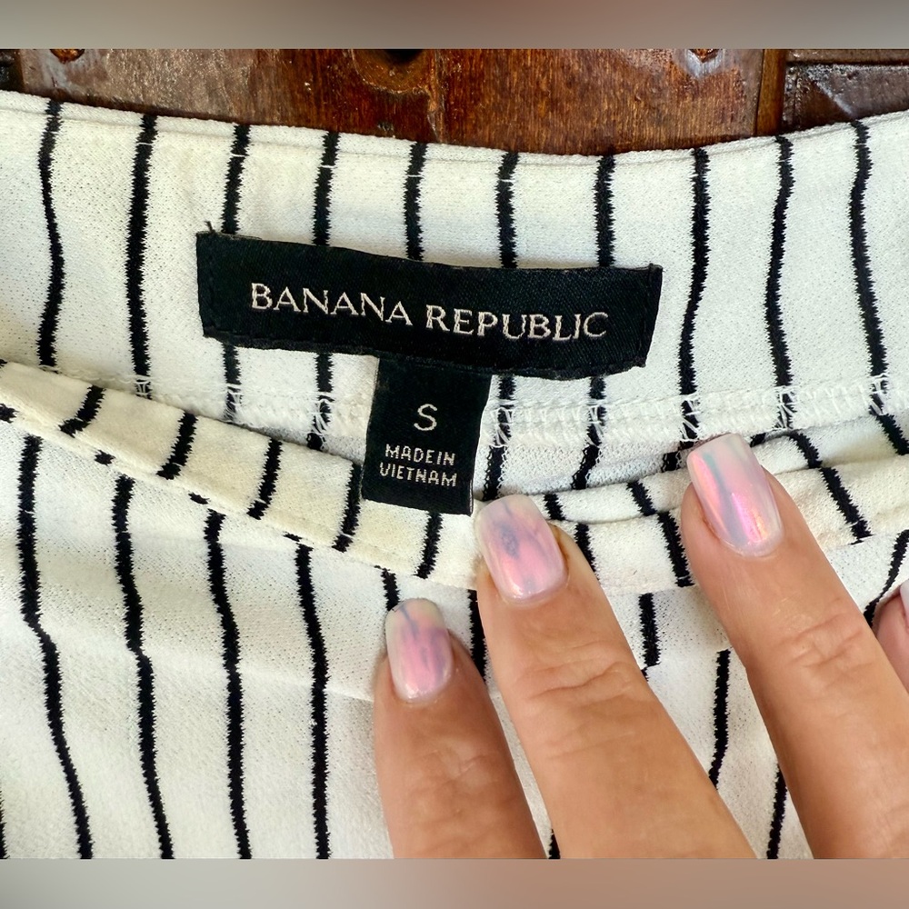 Banana Republic Black & White Striped Off Shoulder Top, Bell Sleeves, Size Small - Picture 7 of 9
